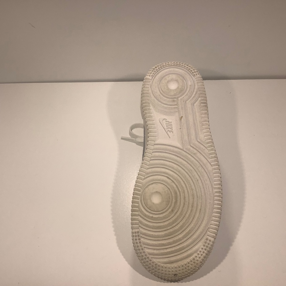 Air Force 1 All White - Picture 6 of 10